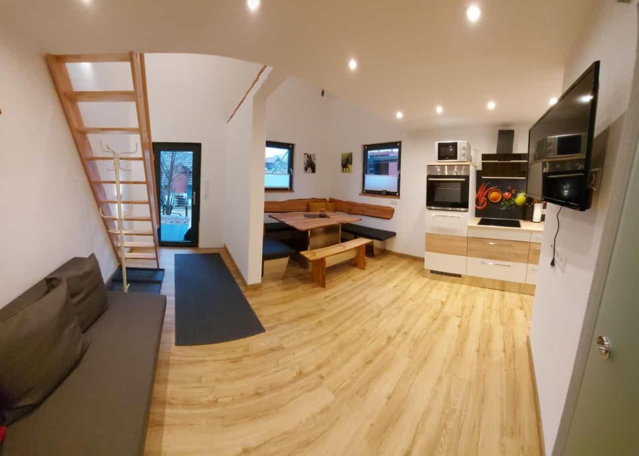 Öhringen Ferienhaus: Mitten Auf Dem Reiterhof מראה חיצוני תמונה